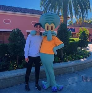 Meet your Posher, Cesar samuel